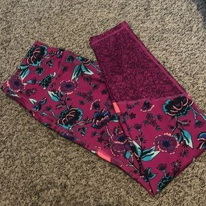Dark floral leggings paisley accent